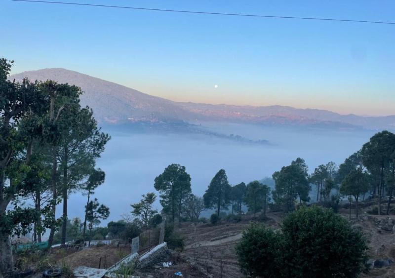 Hotel Maa Bhagwati Almora Bagian luar foto